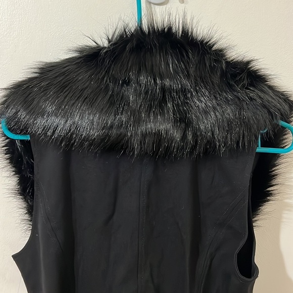 Chico’s Faux-Fur Pointe Vest Suze: 0 (4-6S) - Picture 9 of 10